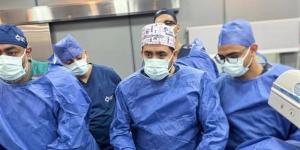 خبير مصري أسترالي يجري 13 تدخلًا متقدمًا بالمجان لعلاج الانسداد المزمن بالشرايين التاجية - المدينة برس