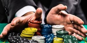 منها أكل أموال الناس بالباطل، الإفتاء تكشف الحكمة من تحريم القمار - المدينة برس