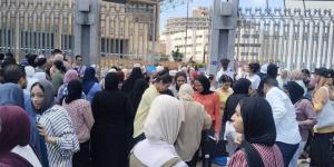 النحو لخبطنا والأسئلة فوق المتوقع، طلاب الثانوية بالإسكندرية يشتكون من امتحان العربي (فيديو) - المدينة برس