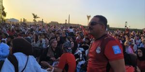جماهير المنصورة تحتشد أمام شاشات نادي الحوار لمؤازرة منتخب مصر أمام الأرجنتين (صور) - المدينة برس