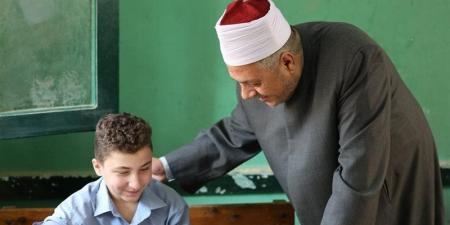اليوم، امتحان اللغة "الإنجليزية" لطلاب القسم العلمي للثانوية الأزهرية - المدينة برس