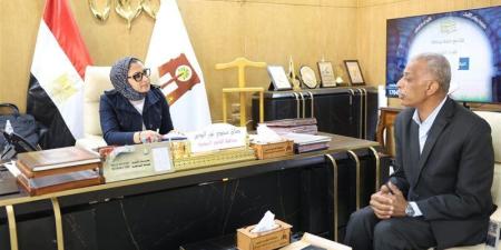 محافظ الوادي الجديد تناقش تطوير الإذاعة المحلية ودعم البرامج لخدمة قضايا المواطن - المدينة برس