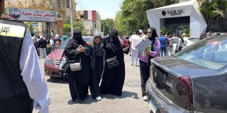انهيار عدد من طلاب الثانوية العامة في البكاء بسبب صعوبة امتحان الكيمياء بالقاهرة (صور)                                             - المدينة برس