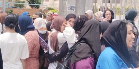"الكيمياء عقدتنا"، صدمة وبكاء بين طلاب الثانوية العامة بالإسكندرية (فيديو وصور) - المدينة برس
