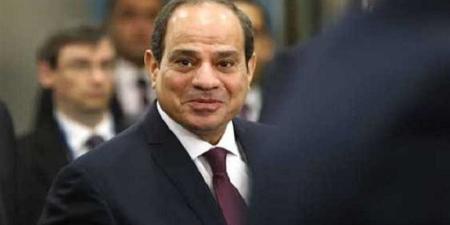 السيسي يتسلم هدية تذكارية من وزير الدفاع خلال حفل افتتاح مقر القيادة الإستراتيجية - المدينة برس