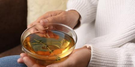 قبل اللجوء للأدوية، مشروبات طبيعية تقلل حموضة المعدة وتمنحك راحة سريعة - المدينة برس