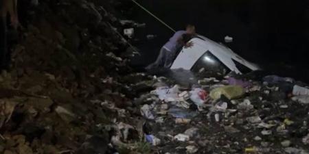 سقوط سيارة داخل مصرف صحي بشبين القناطر ونجاة قائدها بأعجوبة (صور) - المدينة برس