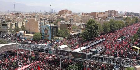 ملايين الإيرانيين يشيعون علي خامنئي في موكب جنائزي ضخم بطهران - بوابة المدينة برس