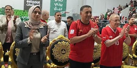 مرتديًا تيشيرت منتخب مصر.. محافظ القليوبية يحتفل بتصدي ركلة جزاء ميسي - المدينة برس