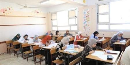 طلاب الثانوية العامة 2026 النظام القديم يؤدون اليوم امتحان مادة الرياضيات البحتة - المدينة برس