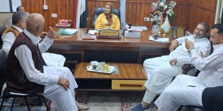 مدير تعليم مطروح تبحث مع مجلس الأمناء دعم مدارس القرى والنجوع - المدينة برس