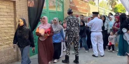 منعا للتكدس، بدء دخول طلاب الثانوية العامة لجان امتحانات مادتي الفيزياء والتاريخ - المدينة برس