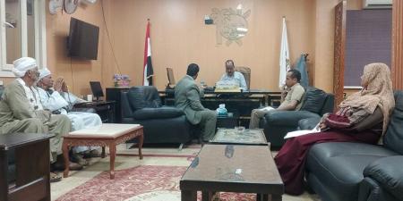 رئيس مركز باريس بالوادي الجديد يبحث أزمة آبار درب الأربعين - المدينة برس