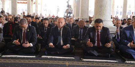 احتفالا بالعيد القومي، محافظ القاهرة يؤدى صلاة الجمعة في أقدم مسجد بأفريقيا - المدينة برس