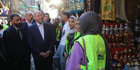 محافظ القاهرة يطلق مبادرة "هنحافظ على تراثنا" من شارع المعز - المدينة برس