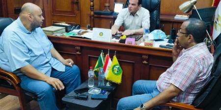 رئيس مركز ميت غمر يمهل شركة المياه يومين لإنهاء شكاوى ضعف الخدمة وتغير اللون - المدينة برس