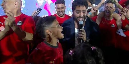 تامر حسني يشعل أجواء الاحتفال بأبطال المنتخب في إستاد القاهرة - المدينة برس
