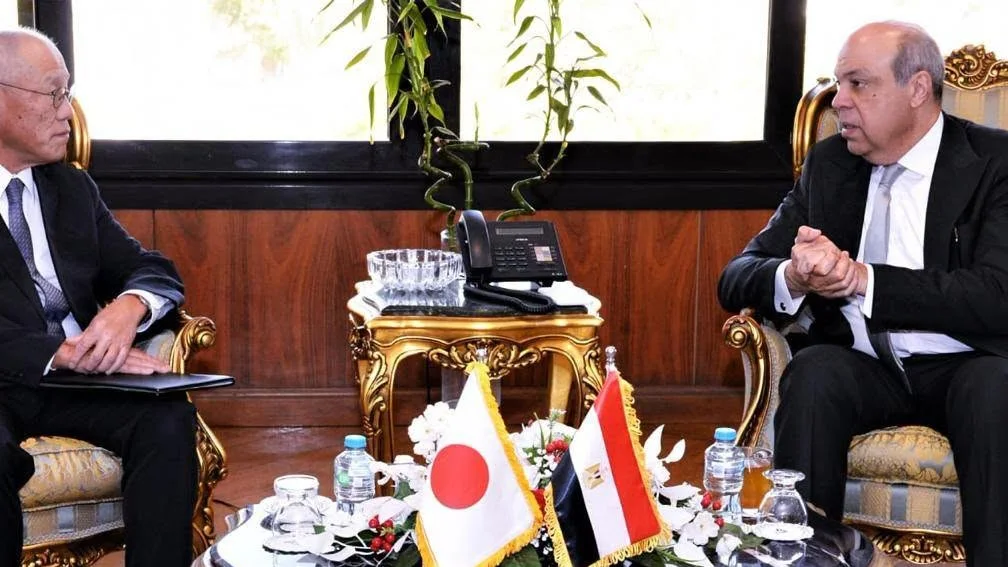 الطيران تبحث فرص التعاون مع الشركات اليابانية لتطوير المطارات المصرية