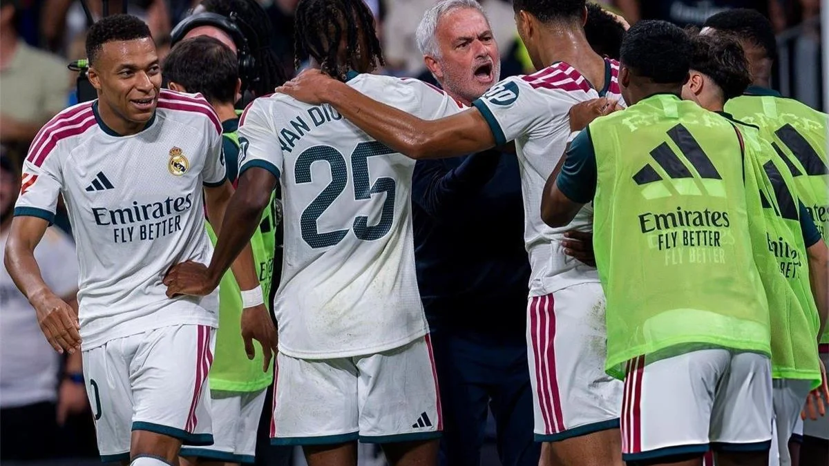 قناة ريال مدريد تتهم الحكام بعدم الإنصاف قبل كلاسيكو إسبانيا