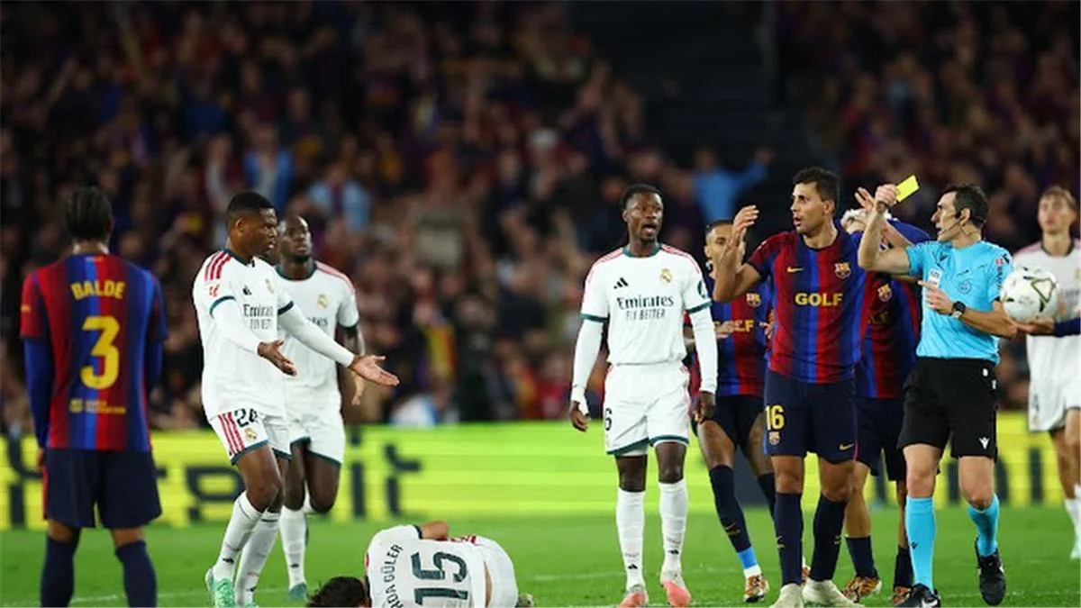 برشلونة يواجه عقوبة متوقعة بسبب اعتداء جماهيره على لاعب ريال مدريد
