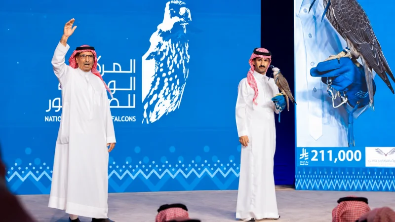 صقر المويلح يُباع بمزاد مقابل 211 ألف ريال