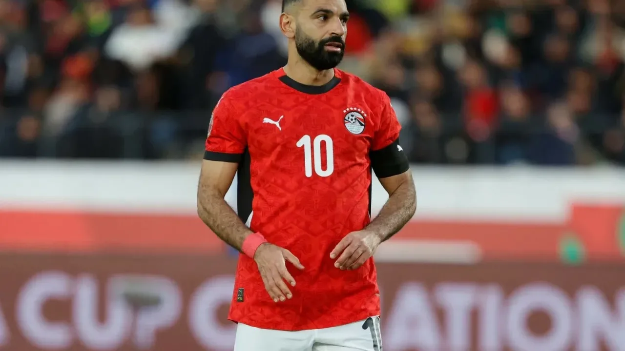 الاتحاد المصري يتدخل لاحتواء خلاف محمد صلاح وحسام حسن