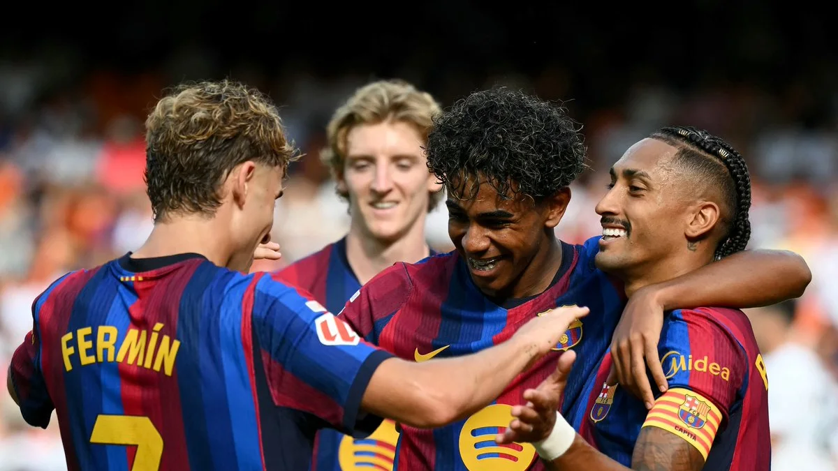 برشلونة يتصدر أوروبا بـ25 هدفًا لثلاثي الهجوم