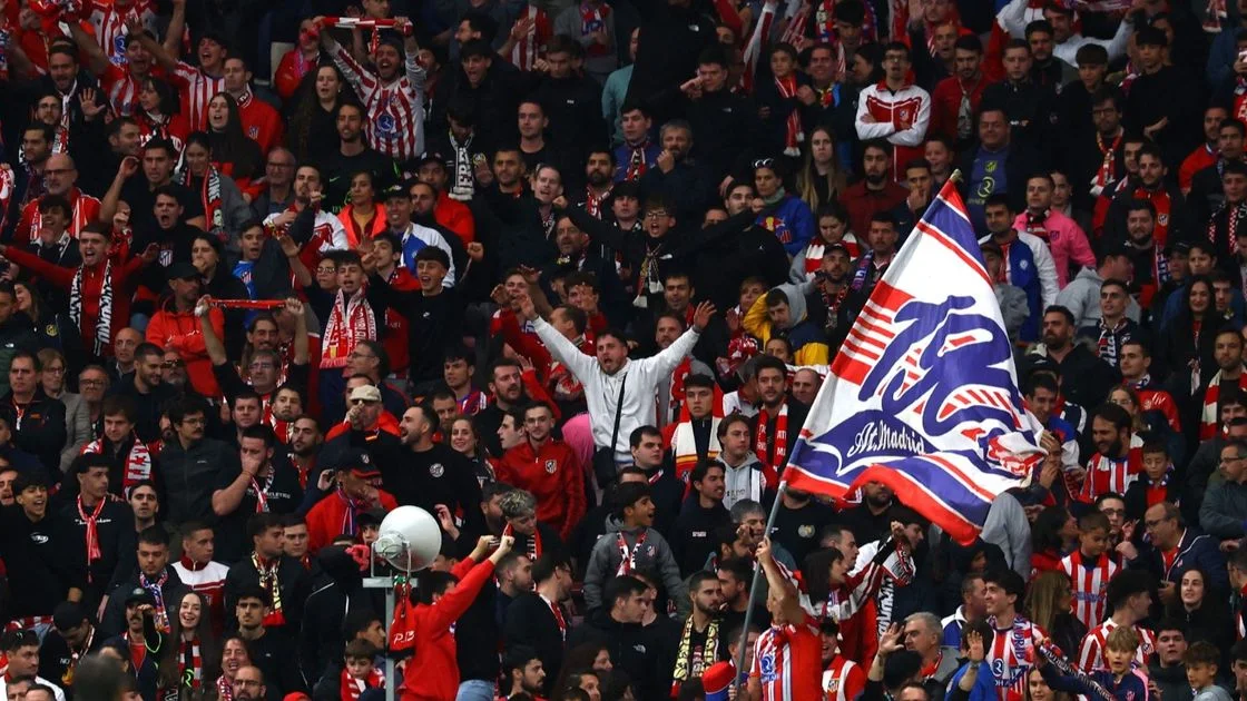 أتلتيكو مدريد ينعى مشجعاً توفى بسكتة قلبية قبل مباراة لاكورونيا