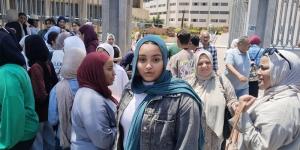 الأسئلة مباشرة والوقت كاف، ارتياح بين طلاب الثانوية بالإسكندرية بعد امتحان الإنجليزي (فيديو) - المدينة برس