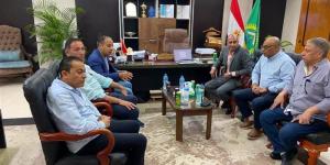 رئيس مدينة الشروق يبحث مع مسؤول الشؤون العقارية بالمجتمعات العمرانية الجديدة إجراءات توفيق الأوضاع والقرعة العلنية التسكينية (صور) - المدينة برس