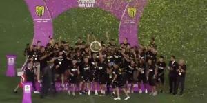 المغرب الفاسي يتسلم درع البطولة - بوابة المدينة برس