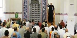 هل الصلاة خلف إمام يدخن السجائر باطلة؟ دار الإفتاء توضح - المدينة برس