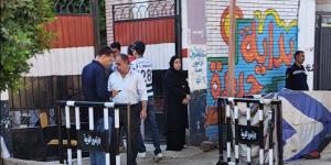 رعب الفيزياء والبحث عن قمة التاريخ، توافد طلاب الثانوية العامة على لجان الغربية (فيديو) - المدينة برس