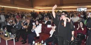 رئيس جامعة المنصورة يشهد عرضا مسرحيا ويكرم فريق العمل بالمهرجان القومي - المدينة برس