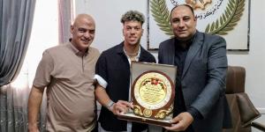 رئيس مدينة السنبلاوين يكرم إمام عاشور تقديرا لإنجازه مع منتخب مصر في كأس العالم 2026 - المدينة برس
