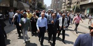 في جولة مفاجئة، محافظ القاهرة يقرر سحب اللوحات المعدنية للميكروباصات المخالفة بشارع أحمد زكي - المدينة برس