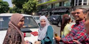 ولي أمر يحتفل بانتهاء ابنته من امتحانات الثانوية العامة بهذه الطريقة (فيديو) - المدينة برس