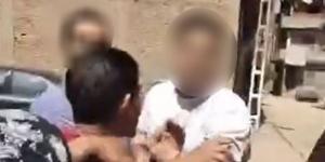 رجوع للخلف كاد ينتهي بكارثة، تفاصيل فيديو اصطدام تروسيكل بسيارة ملاكي والاعتداء على صاحبها بطنطا - المدينة برس