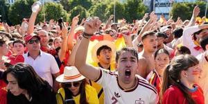نهائي كأس العالم، جماهير إسبانيا تتوافد على ملعب ميتلايف قبل مواجهة الأرجنتين - المدينة برس