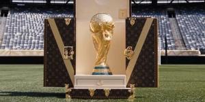 مجسم كأس العالم يصل ملعب مباراة الأرجنتين وإسبانيا (صور) - المدينة برس