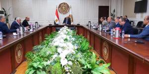 وزير العمل يبحث مع رابطة مصانع المحلة أبرز تحديات قطاع الغزل والنسيج - المدينة برس