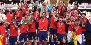 "بث مباشر" احتفال لاعبي منتخب إسبانيا بكأس العالم في أتوبيس مكشوف - المدينة برس