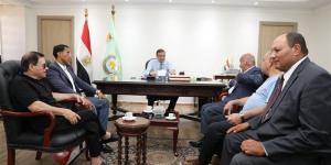 وزير الزراعة يبحث مع منتجي الدواجن تطوير الصناعة وفتح أسواق تصديرية جديدة - المدينة برس