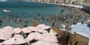 شواطئ الإسكندرية كاملة العدد بزوارها من المحافظات فى عطلة نهاية الأسبوع - المدينة برس