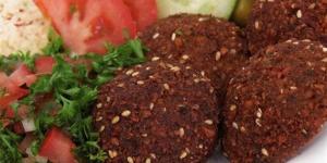 طريقة عمل الطعمية بحشوات مختلفة في المنزل لإفطار لذيذ يوم الجمعة - المدينة برس