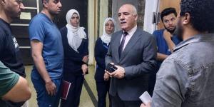 وكيل الصحة بالقليوبية يحيل طبيبين وممرضين للتحقيق في جولة مفاجئة على مستشفى أبو المنجا - المدينة برس