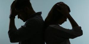 زوجة تفضح زوجها بالفيديو، ضبطته مع بنات في حديقة عامة وهروب جماعي من أمامها - المدينة برس
