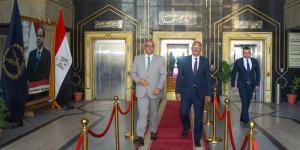محافظ الإسكندرية يزور مدير الأمن لتقديم التهنئة بتوليه مهام منصبه الجديد - المدينة برس