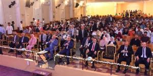 وزير العمل ومحافظ الإسكندرية يسلمان 1329 شهادة اتمام تدريب حرفي - المدينة برس