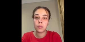 الحكاية الكاملة لأزمة مضيفة واقعة طائرة سوهاج، سارة البيلي تنمرت على أهل الصعيد فطالبوا بفصلها.. الشركة أوقفتها عن العمل.. الفتاة تعتذر بعد دخول والدتها المستشفى، ومحمد علي خير: سامحوها ولا تعدموها - المدينة برس